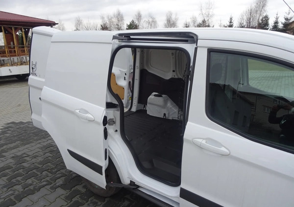 Ford Courier cena 27900 przebieg: 128000, rok produkcji 2016 z Gostynin małe 436